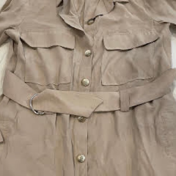 Buttoned dress - Picture 6 of 7